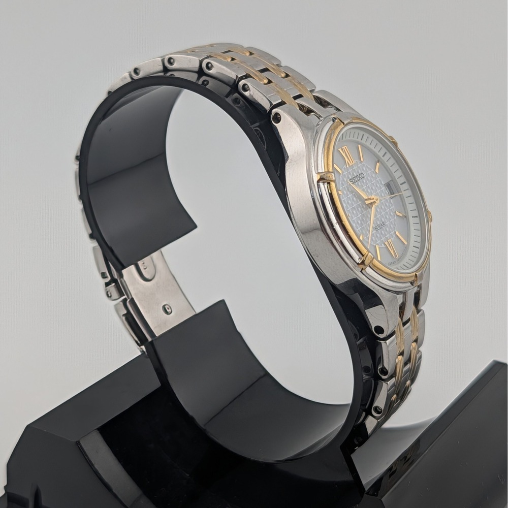 Seiko Solar V187-0AA0 Two Tone Textured Dial Minute Track Watch - Picture 6 of 11